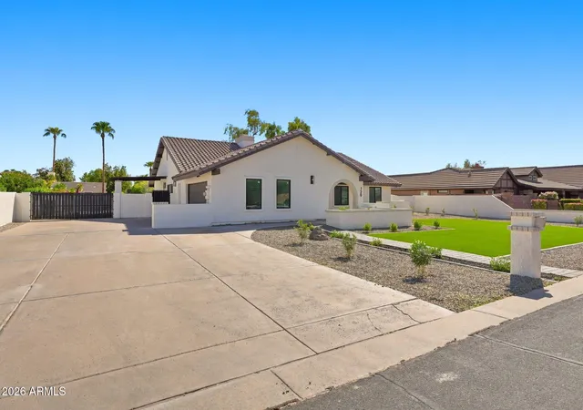 Photo 3 of Sale Pending at 129 E Citation Ln, Tempe, AZ 85284 | MLS# 7077239 | Listing updated on 2026-09-18