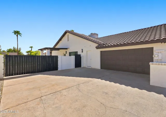 Photo 3 of Sale Pending at 129 E Citation Ln, Tempe, AZ 85284 | MLS# 7077239 | Listing updated on 2026-09-18