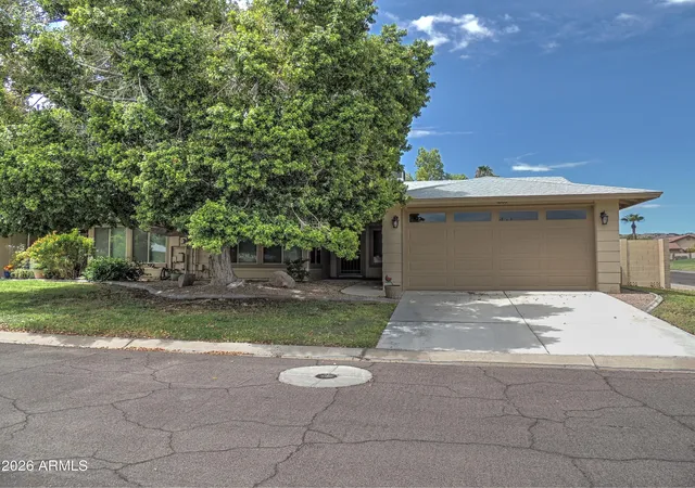 Photo 3 of Townhouse for sale at 12166 S Shoshoni Dr, Phoenix, AZ 85044 | MLS# 7077298 | Listing updated on 2026-09-16