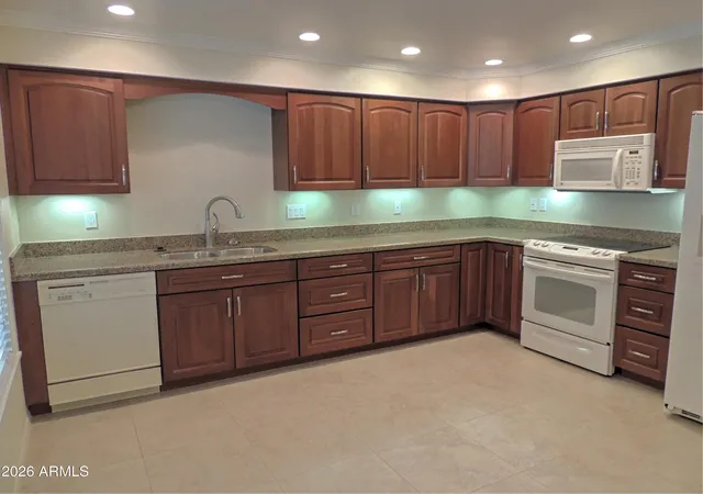 Photo 4 of Townhouse for sale at 12166 S Shoshoni Dr, Phoenix, AZ 85044 | MLS# 7077298 | Listing updated on 2026-09-16