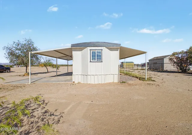 Photo 3 of Sale Pending at 13297 N Hettick Ln, Florence, AZ 85132 | MLS# 7077397 | Listing updated on 2026-09-28