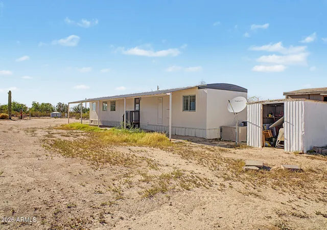 Photo 4 of Sale Pending at 13297 N Hettick Ln, Florence, AZ 85132 | MLS# 7077397 | Listing updated on 2026-09-28
