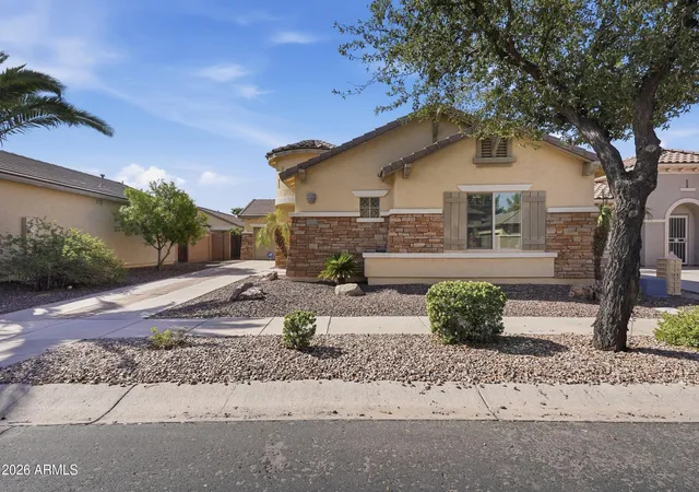 Photo 2 of Single family home for sale at 941 E Cherry Hills Dr, Chandler, AZ 85249 | MLS# 7078749 | Listing updated on 2026-09-11