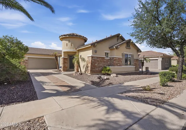 Photo 3 of Single family home for sale at 941 E Cherry Hills Dr, Chandler, AZ 85249 | MLS# 7078749 | Listing updated on 2026-09-11