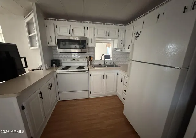 Photo 2 of Manufactured home for sale at 1147 S Sioux Dr, Apache Junction, AZ 85119 | MLS# 7077546 | Listing updated on 2026-09-14