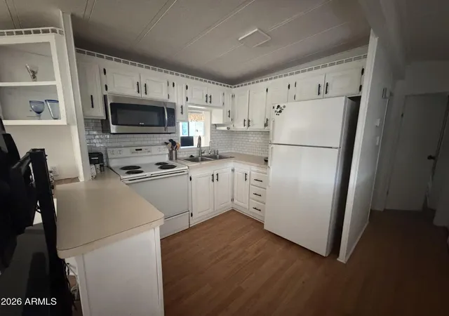 Photo 3 of Manufactured home for sale at 1147 S Sioux Dr, Apache Junction, AZ 85119 | MLS# 7077546 | Listing updated on 2026-09-14