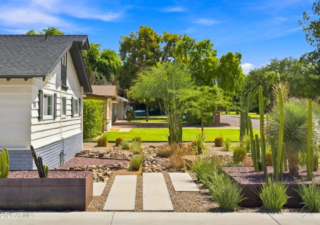 Single family home for sale at 702 E Desert Park Ln, Phoenix, AZ 85020 | MLS# 7077595
