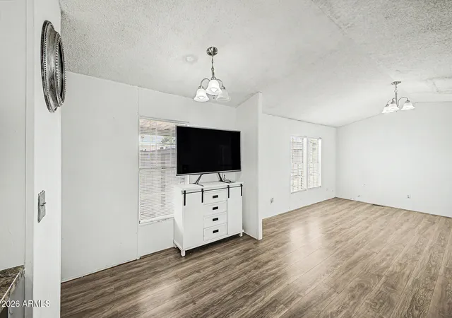 Photo 4 of Manufactured home for sale at 303 E S Mountain Ave #88, Phoenix, AZ 85042 | MLS# 7078355 | Listing updated on 2026-09-14