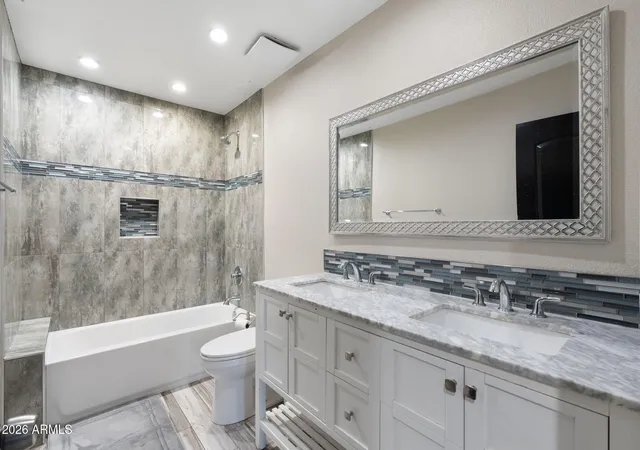 Photo 4 of Single family home for sale at 2418 W Calavar Rd, Phoenix, AZ 85023 | MLS# 7078873 | Listing updated on 2026-10-30