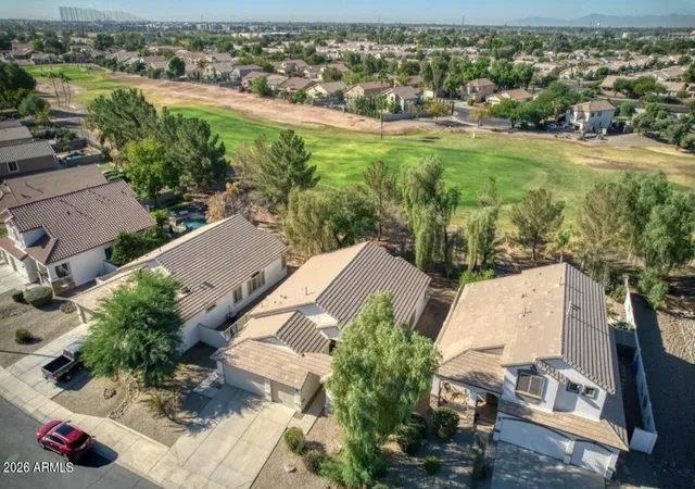 Photo 3 of Single family home for sale at 946 S Parkcrest St, Gilbert, AZ 85296 | MLS# 7078078 | Listing updated on 2026-09-28