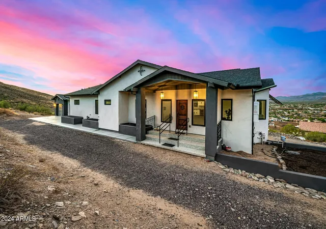 Photo 3 of Mansion for sale at 1829 W Cloud Rd, Phoenix, AZ 85086 | MLS# 7078576 | Listing updated on 2026-09-19