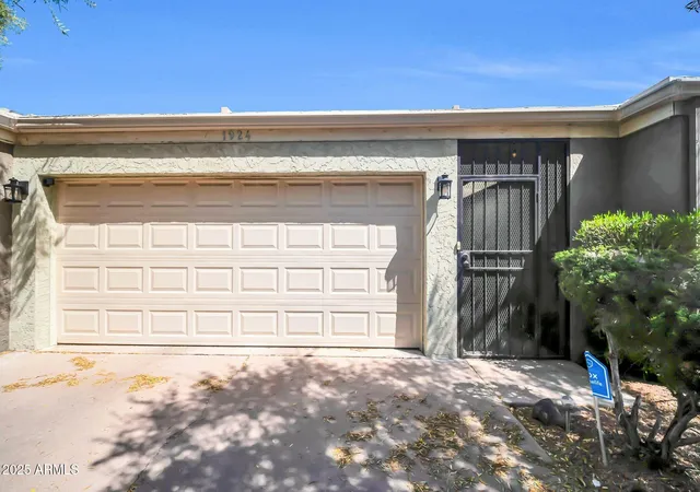 Photo 1 of Townhouse for sale at 1924 W Belmont Ave, Phoenix, AZ 85021 | MLS# 7078130 | Listing updated on 2026-09-20