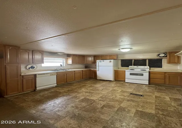 Photo 3 of Manufactured home for sale at 686 N Ocotillo Dr #3, Apache Junction, AZ 85120 | MLS# 7078127 | Listing updated on 2026-09-11