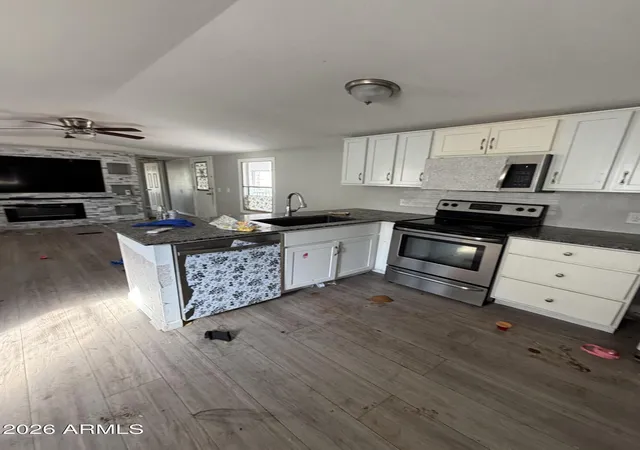 Photo 3 of Manufactured home for sale at 400 W Baseline Rd #347, Tempe, AZ 85283 | MLS# 7078129 | Listing updated on 2026-09-11