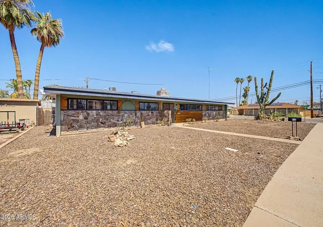Photo 3 of Single family home for sale at 406 E Paseo De Paula, Casa Grande, AZ 85122 | MLS# 7078159 | Listing updated on 2026-09-11