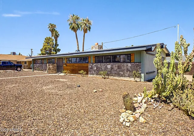 Photo 3 of Single family home for sale at 406 E Paseo De Paula, Casa Grande, AZ 85122 | MLS# 7078159 | Listing updated on 2026-09-11