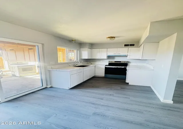 Photo 4 of Townhouse for sale at 4625 W Thomas Rd #83, Phoenix, AZ 85031 | MLS# 7078503 | Listing updated on 2026-09-15