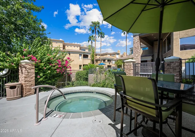 Listing Photo 2 - Condo for sale in building located at 4644 N 22Nd St, Phoenix, AZ 85016 - Unit #2152