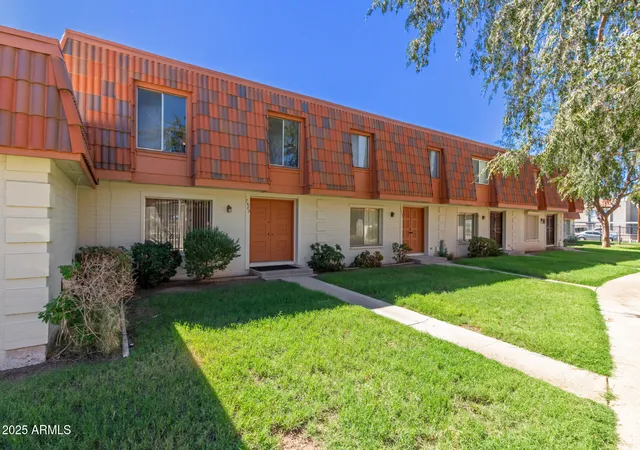 Photo 2 of Townhouse for sale at 7809 N 49th Avenue, Glendale, AZ 85301 | MLS# 7078796 | Listing updated on 2026-09-13
