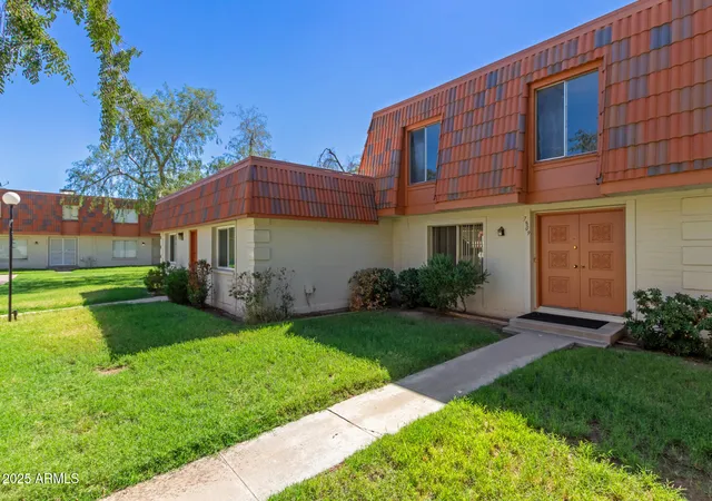 Photo 3 of Townhouse for sale at 7809 N 49th Avenue, Glendale, AZ 85301 | MLS# 7078796 | Listing updated on 2026-09-13