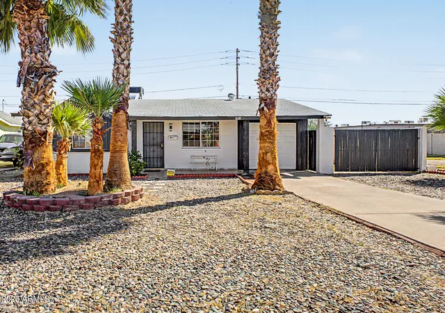 Photo 4 of Single family home for sale at 2045 W Cholla St, Phoenix, AZ 85029 | MLS# 7079296 | Listing updated on 2026-09-17