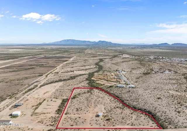Photo 3 of Manufactured home for sale at 39067 Ave 57 1/4th, Salome, AZ 85348 | MLS# 7079175 | Listing updated on 2026-09-12