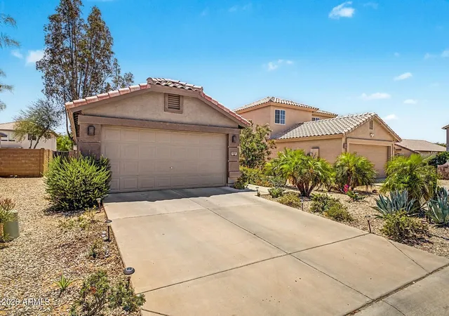 Photo 1 of Single family home for sale at 985 E Stardust Way, San Tan Valley, AZ 85143 | MLS# 7079340 | Listing updated on 2026-10-07