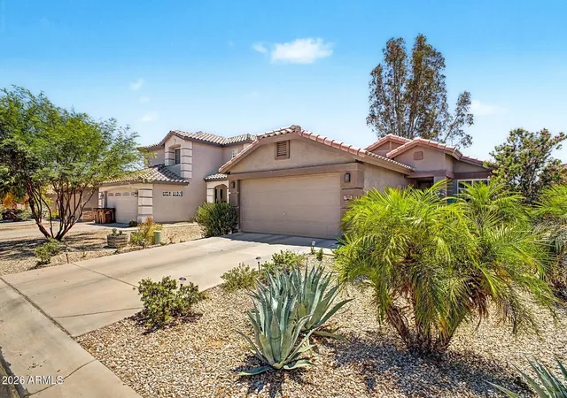 Photo 2 of Single family home for sale at 985 E Stardust Way, San Tan Valley, AZ 85143 | MLS# 7079340 | Listing updated on 2026-10-07