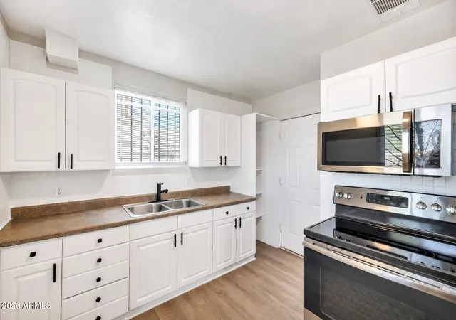 Photo 4 of Single family home for sale at 1729 E Moreland St, Phoenix, AZ 85006 | MLS# 7079419 | Listing updated on 2026-10-26