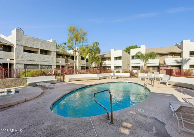 Listing Photo 3 - Condo for sale in building located at 3301 E Earll Dr, Phoenix, AZ 85018 - Unit #223
