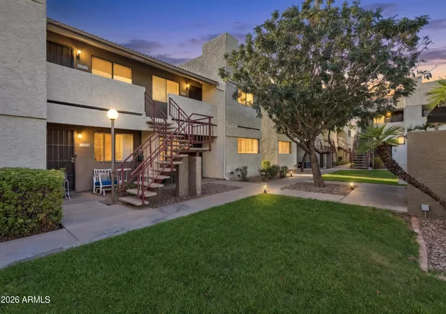 Listing Photo 4 - Condo for sale in building located at 3301 E Earll Dr, Phoenix, AZ 85018 - Unit #223