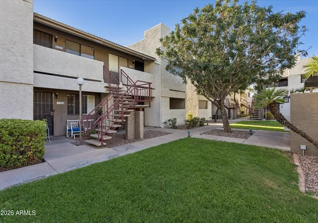 Listing Photo 5 - Condo for sale in building located at 3301 E Earll Dr, Phoenix, AZ 85018 - Unit #223