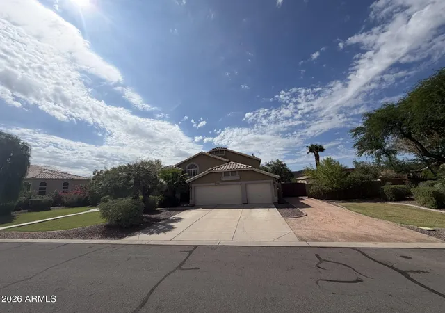 Photo 1 of Sale Pending at 2465 E Drake St, Gilbert, AZ 85234 | MLS# 7080245 | Listing updated on 2026-09-28