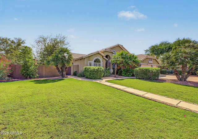 Photo 3 of Sale Pending at 2465 E Drake St, Gilbert, AZ 85234 | MLS# 7080245 | Listing updated on 2026-09-28