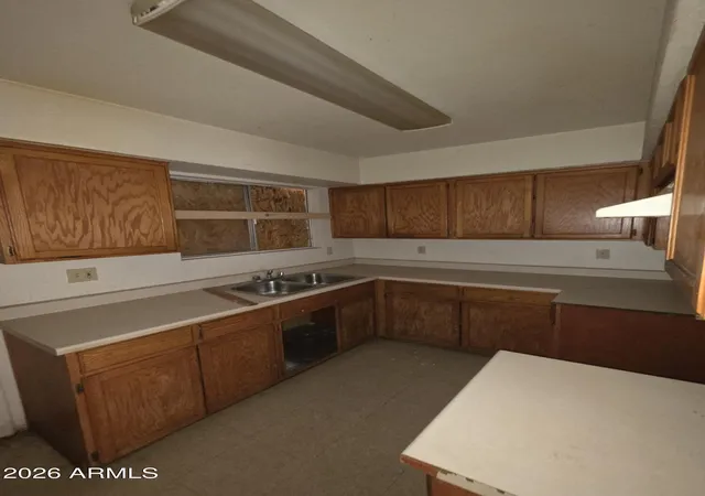 Photo 3 of Sale Pending at 901 W Angela Dr, Phoenix, AZ 85023 | MLS# 7080234 | Listing updated on 2026-10-26