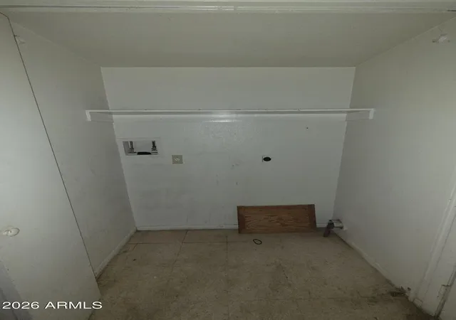 Photo 4 of Sale Pending at 901 W Angela Dr, Phoenix, AZ 85023 | MLS# 7080234 | Listing updated on 2026-10-26