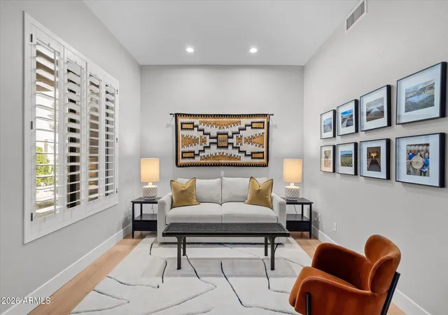 Listing Photo 4 - Condo for sale in building located at 8989 N Gainey Ctr Dr, Scottsdale, AZ 85258 - Unit #104