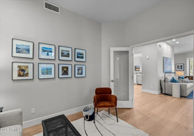 Listing Photo 5 - Condo for sale in building located at 8989 N Gainey Ctr Dr, Scottsdale, AZ 85258 - Unit #104