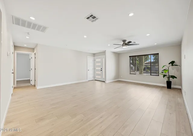 Photo 3 of Single family home for sale at 1650 W Loma Ln, Phoenix, AZ 85021 | MLS# 7084517 | Listing updated on 2026-10-19