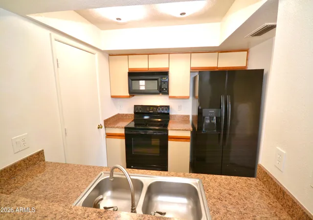 Photo 4 of Townhouse for sale at 1333 E Morten Ave #210, Phoenix, AZ 85020 | MLS# 7081814 | Listing updated on 2026-10-30