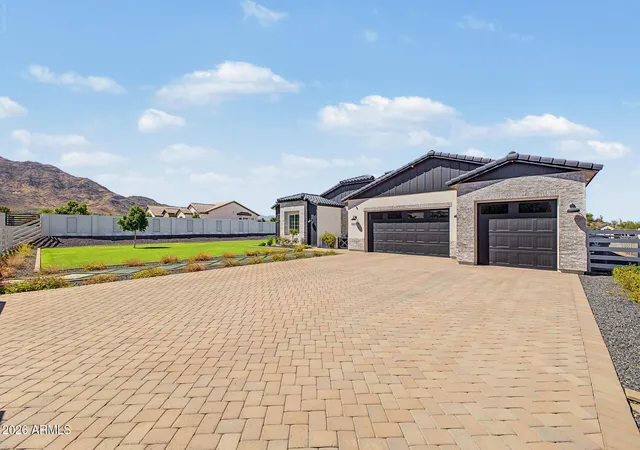 Photo 3 of Single family home for sale at 10114 S 32nd Drive, Laveen, AZ 85339 | MLS# 7082493 | Listing updated on 2026-09-29