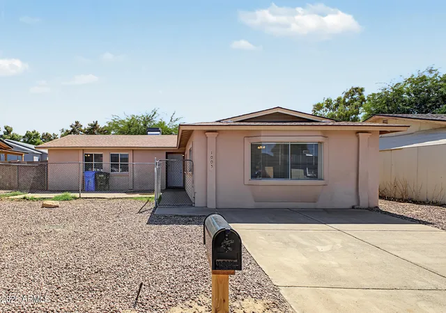 Photo 1 of Single family home for sale at 1005 W Danbury Rd, Phoenix, AZ 85023 | MLS# 7084504 | Listing updated on 2026-10-08