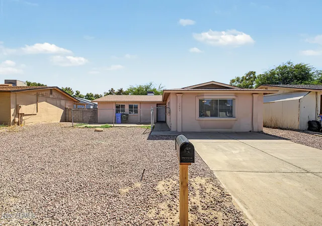 Photo 2 of Single family home for sale at 1005 W Danbury Rd, Phoenix, AZ 85023 | MLS# 7084504 | Listing updated on 2026-10-08