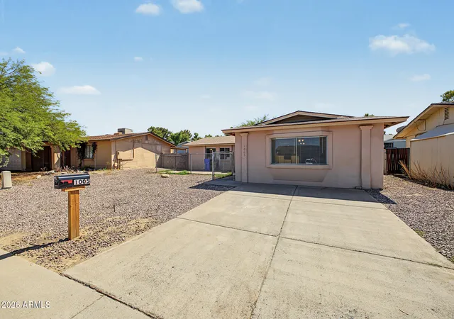 Photo 3 of Single family home for sale at 1005 W Danbury Rd, Phoenix, AZ 85023 | MLS# 7084504 | Listing updated on 2026-10-08