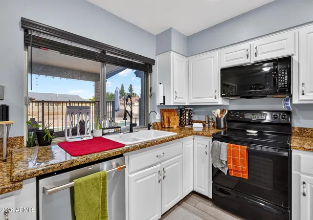 Photo 4 of Single family home for sale at 9025 N 48th Drive, Glendale, AZ 85302 | MLS# 7083230 | Listing updated on 2026-09-29