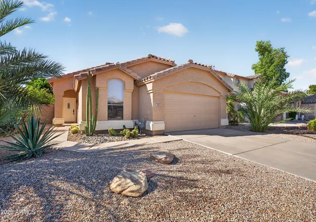 Photo 3 of Single family home for sale at 613 E Devon Dr, Gilbert, AZ 85296 | MLS# 7083922 | Listing updated on 2026-09-29