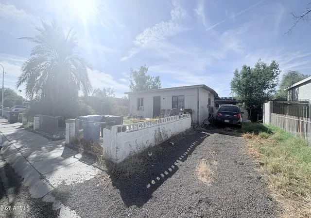 Photo 3 of Sale Pending at 633 W Atlanta Ave, Phoenix, AZ 85041 | MLS# 7083768 | Listing updated on 2026-09-25