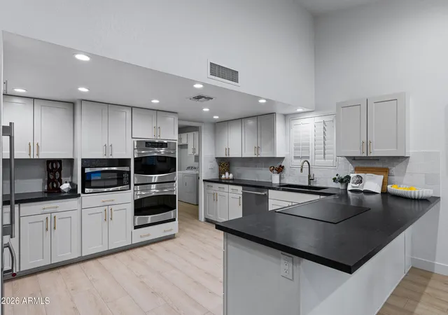 Photo 3 of Single family home for sale at 8423 N 16th Place, Phoenix, AZ 85020 | MLS# 7085326 | Listing updated on 2026-09-29