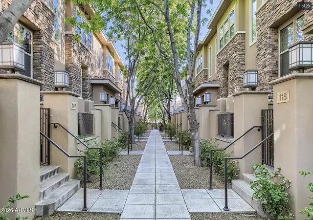 Listing Photo 1 - Condo for sale in building located at 5550 N 16Th St, Phoenix, AZ 85016 - Unit #113