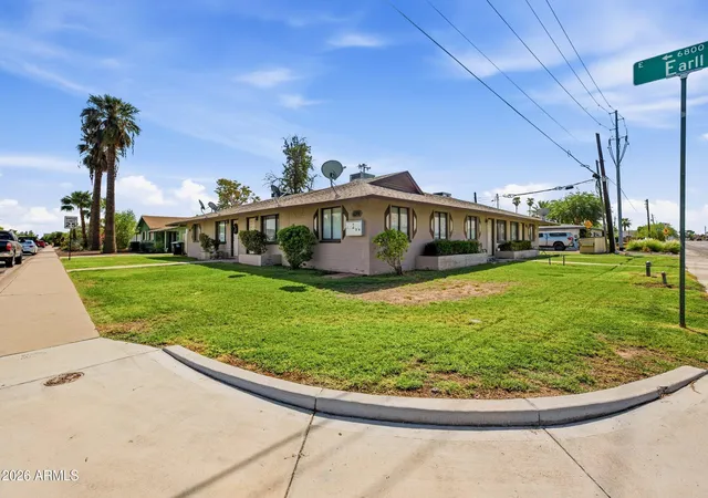 Photo 4 of Townhouse for sale at 6801 E Earll Dr, Scottsdale, AZ 85251 | MLS# 7085378 | Listing updated on 2026-09-25